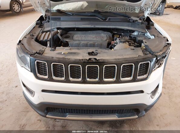 3C4NJDCB4JT373814 2018 JEEP COMPASS White Rear view