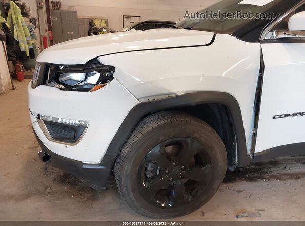 3C4NJDCB4JT373814 2018 JEEP COMPASS White Front view