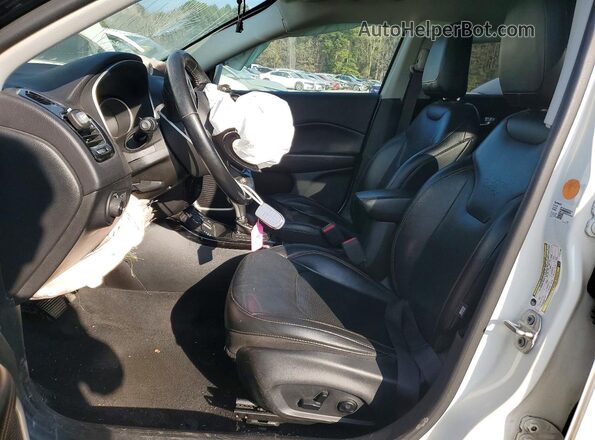 3C4NJDCB5JT307806 2018 JEEP COMPASS White Front interior view