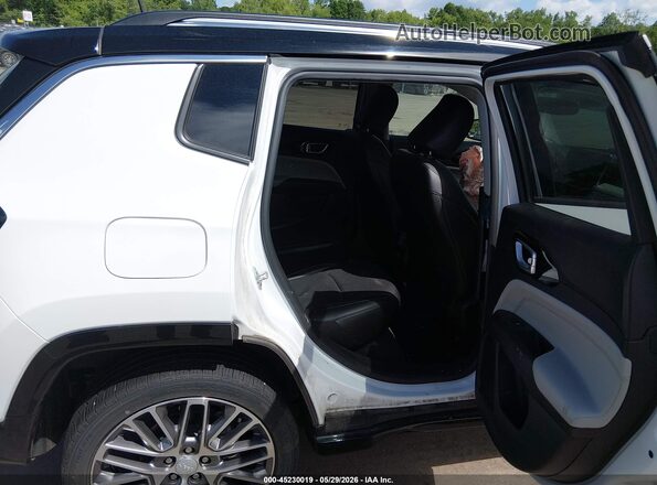 3C4NJDCB5NT126596 2022 JEEP COMPASS White VIN sticker view