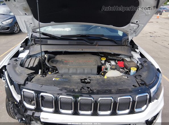 3C4NJDCB5NT126596 2022 JEEP COMPASS White Rear view