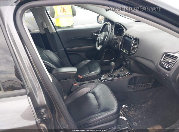 3C4NJDCB7JT104481 2018 JEEP COMPASS Gray 