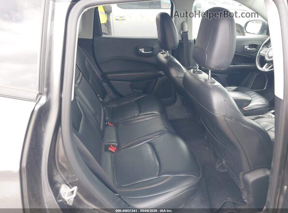 3C4NJDCB7JT104481 2018 JEEP COMPASS Gray 