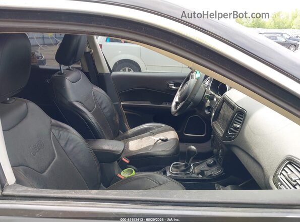 3C4NJDCB7LT118299 2020 JEEP COMPASS Gray წინა სალონის ხედი