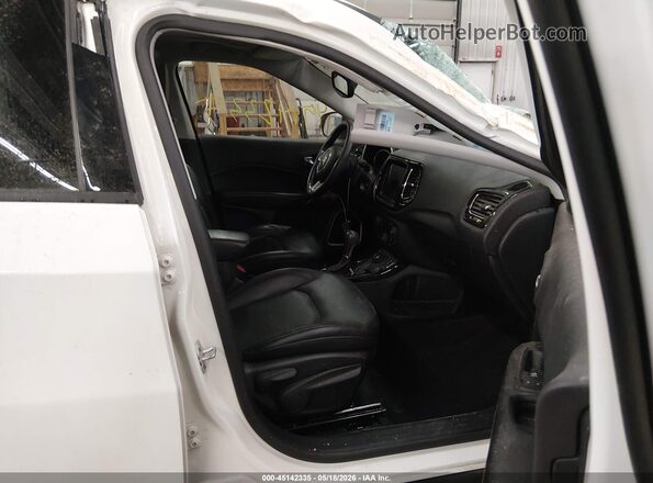 3C4NJDCB8HT641709 2017 JEEP NEW COMPASS White Widok wnętrza z przodu