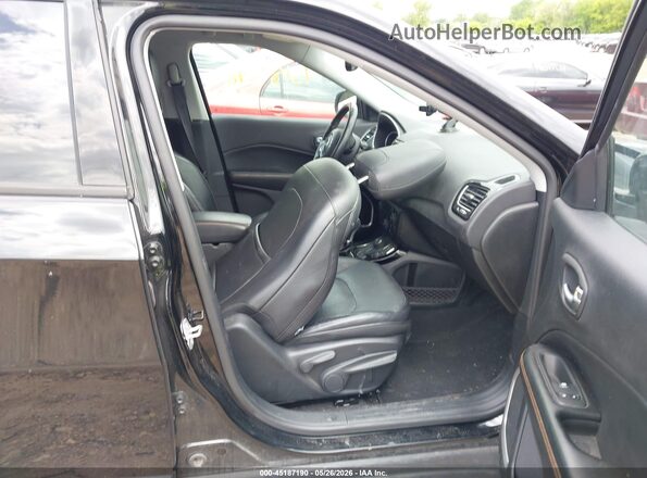 3C4NJDCB8JT201852 2018 JEEP COMPASS Black Widok wnętrza z przodu