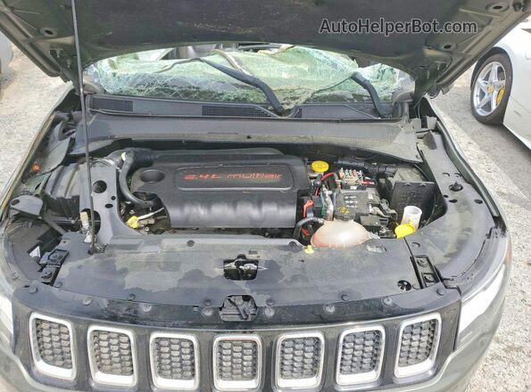 3C4NJDCB8JT207165 2018 JEEP COMPASS Зеленый 