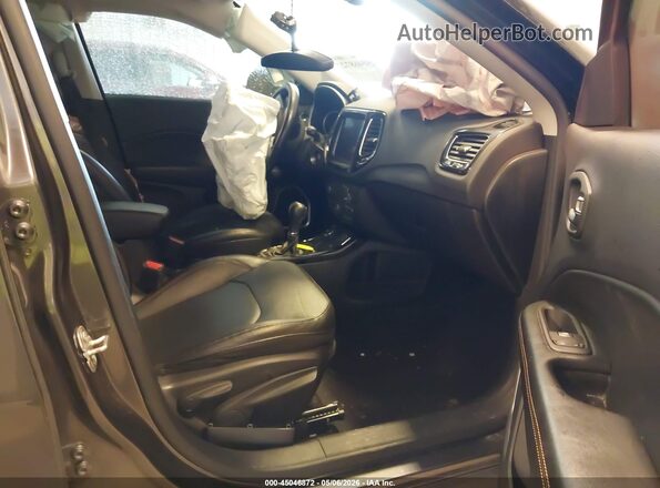 3C4NJDCB8LT238838 2020 JEEP COMPASS Серый Вид салона спереди