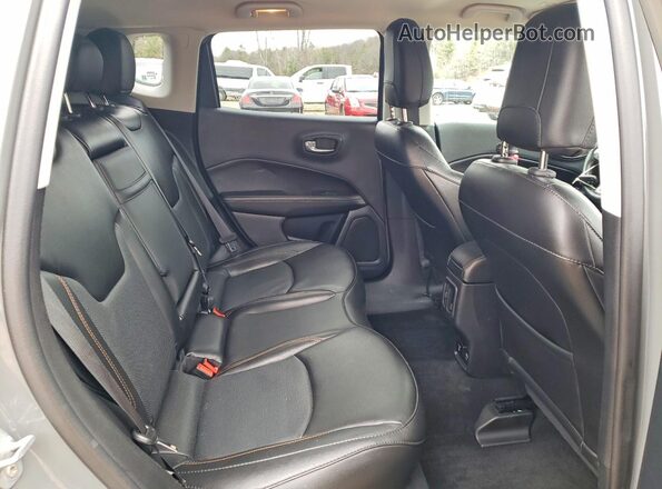3C4NJDCB9KT826763 2019 JEEP COMPASS Gray უკანა სალონის ხედი