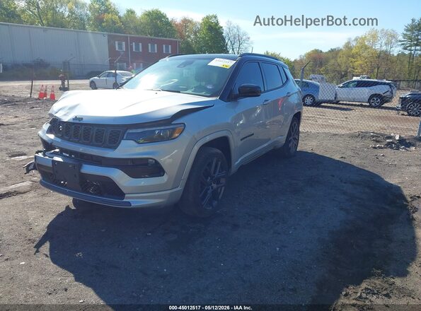 3C4NJDCN0ST535305 2025 JEEP COMPASS Silver წინა მარცხენა ხედი სამი მეოთხედიდან