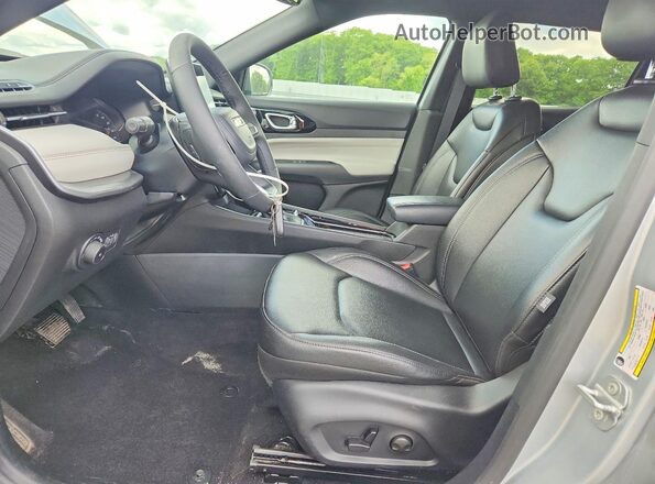 3C4NJDCN1TT186589 2026 JEEP COMPASS Silver Widok wnętrza z przodu