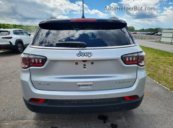 3C4NJDCN1TT186589 2026 JEEP COMPASS Silver Widok z tyłu