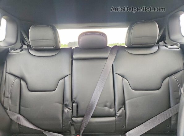 3C4NJDCN1TT186589 2026 JEEP COMPASS Silver Widok tylnych siedzeń