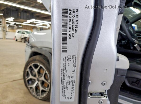 3C4NJDCN2ST510972 2025 JEEP COMPASS Silver Vista del compartimento del motor