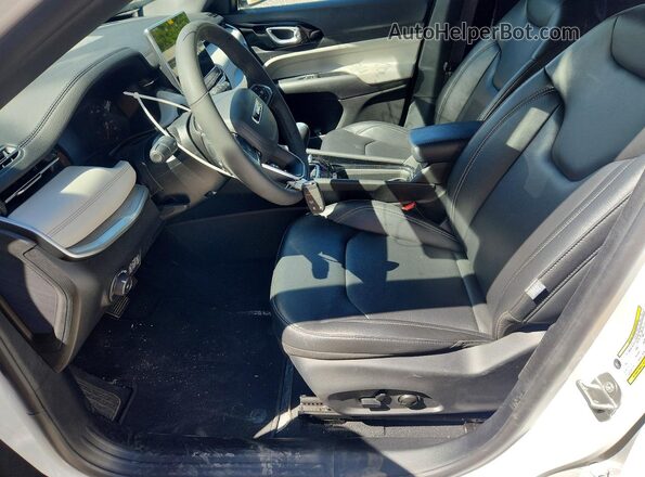 3C4NJDCN3ST619389 2025 JEEP COMPASS White Widok wnętrza z przodu