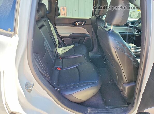 3C4NJDCN3ST619389 2025 JEEP COMPASS White Widok wnętrza z tyłu