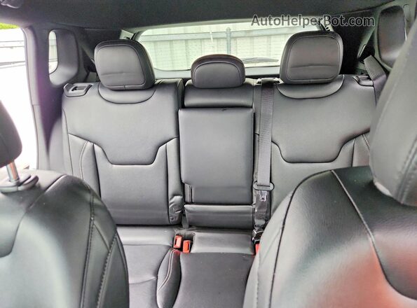 3C4NJDCN3ST619389 2025 JEEP COMPASS White Widok tylnych siedzeń