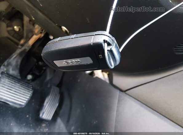 3C4NJDCN5PT565519 2023 JEEP COMPASS Red Вид панелі приладів