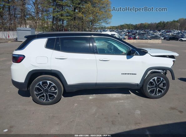 3C4NJDCN8RT592832 2024 JEEP COMPASS White Вид задньої частини салону