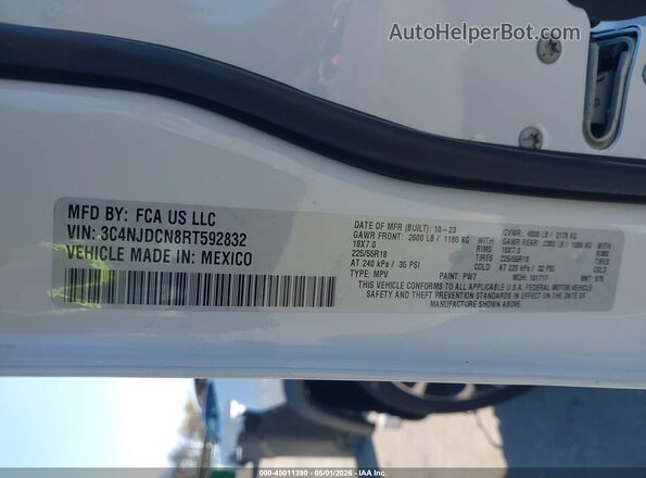 3C4NJDCN8RT592832 2024 JEEP COMPASS White Вид підкапотного простору