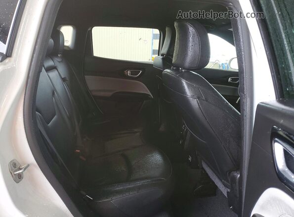 3C4NJDCN8ST507946 2025 JEEP COMPASS White Widok tylnych siedzeń