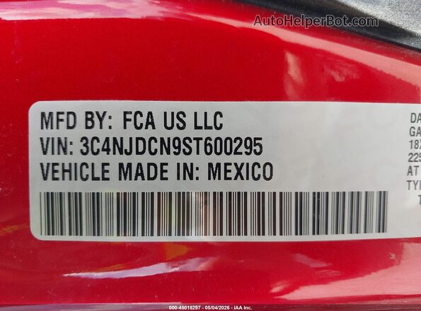3C4NJDCN9ST600295 2025 JEEP COMPASS Red Widok komory silnika