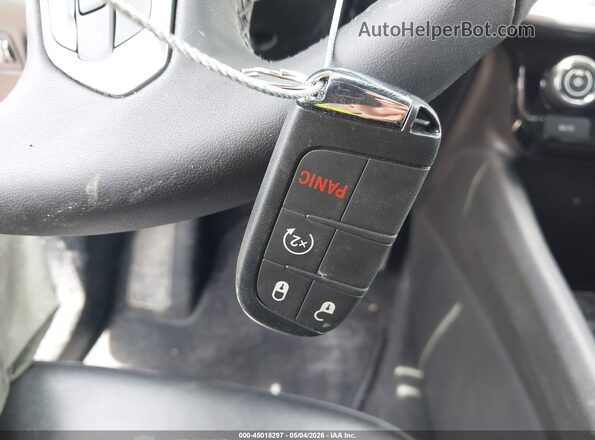 3C4NJDCN9ST600295 2025 JEEP COMPASS Red Widok deski rozdzielczej