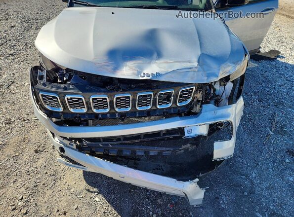 3C4NJDCNXST529981 2025 JEEP COMPASS Серебряный Вид задней части салона