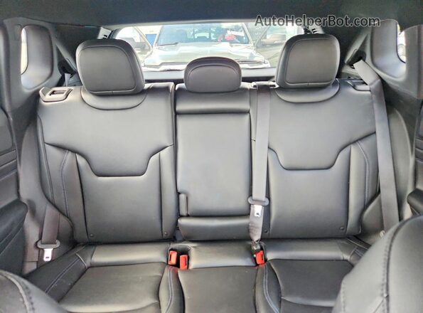 3C4NJDCNXTT188082 2026 JEEP COMPASS White Vista de los asientos traseros