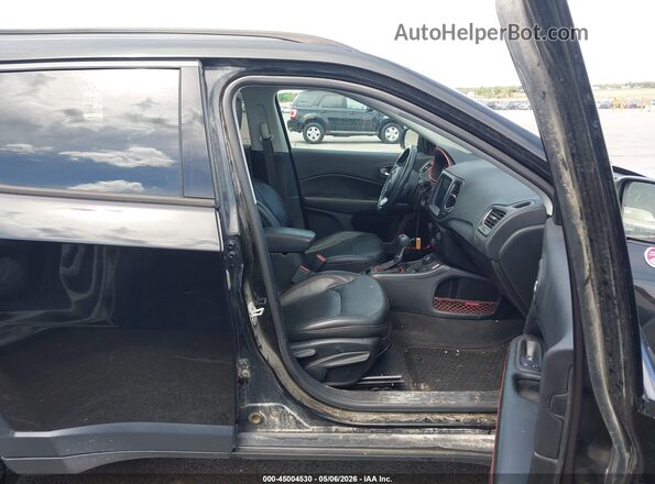 3C4NJDDB0JT210740 2018 JEEP COMPASS Black წინა სალონის ხედი
