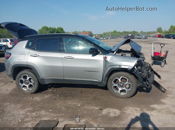 3C4NJDDB0NT208895 2022 JEEP COMPASS Silver Vista frontal