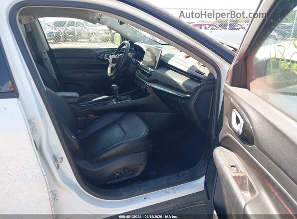 3C4NJDDB2NT193056 2022 JEEP COMPASS White Front interior view