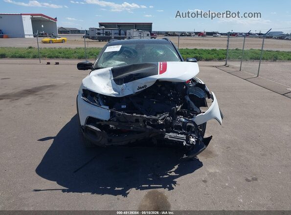 3C4NJDDB2NT193056 2022 JEEP COMPASS White Rear interior view