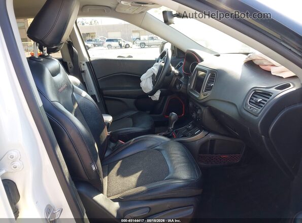 3C4NJDDB3KT709727 2019 JEEP COMPASS White წინა სალონის ხედი