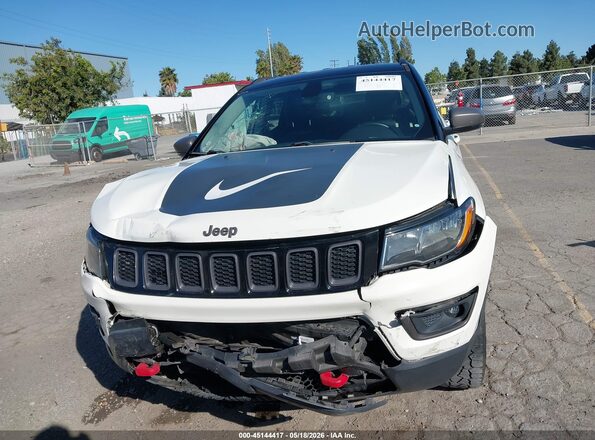 3C4NJDDB3KT709727 2019 JEEP COMPASS White ხელსაწყოთა პანელის ხედი