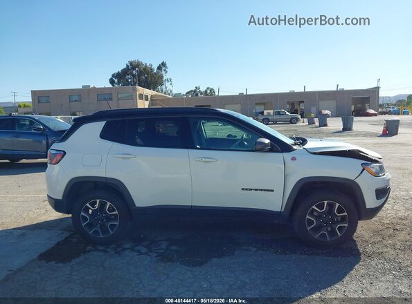 3C4NJDDB3KT709727 2019 JEEP COMPASS White უკანა სალონის ხედი