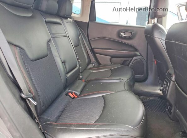 3C4NJDDB3LT132960 2020 JEEP COMPASS Gray Vista interior trasera