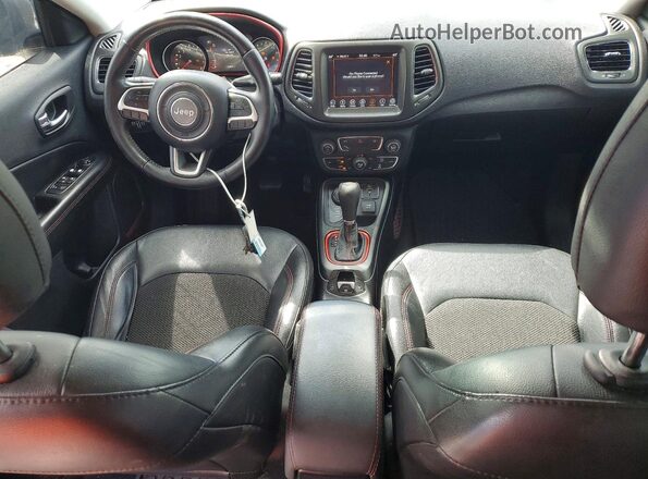 3C4NJDDB3LT132960 2020 JEEP COMPASS Gray Vista del salpicadero