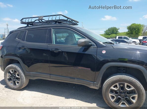 3C4NJDDB4JT324143 2018 JEEP COMPASS Black Rear interior view