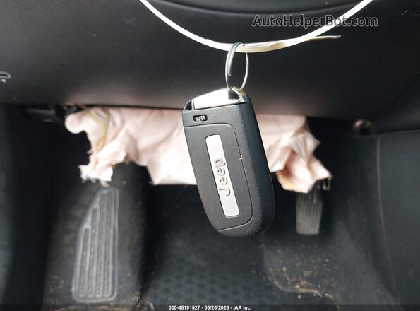 3C4NJDDB4JT465505 2018 JEEP COMPASS Silver წინა პანელის ხედი