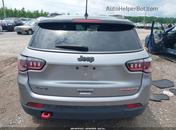 3C4NJDDB4JT465505 2018 JEEP COMPASS Silver 