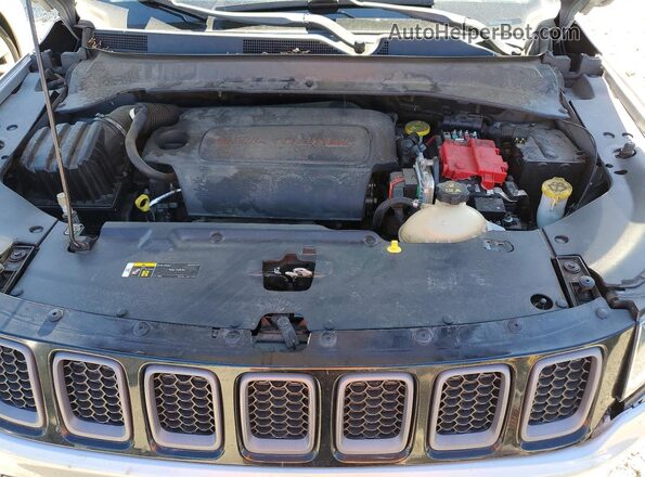 3C4NJDDB4KT748133 2019 JEEP COMPASS Silver Vista del compartimento del motor