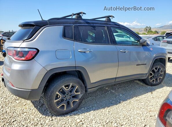 3C4NJDDB4KT748133 2019 JEEP COMPASS Silver Trasero derecho