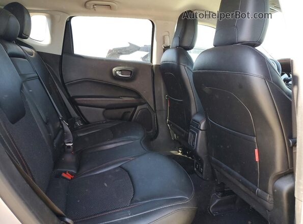 3C4NJDDB4KT748133 2019 JEEP COMPASS Silver Vista interior trasera