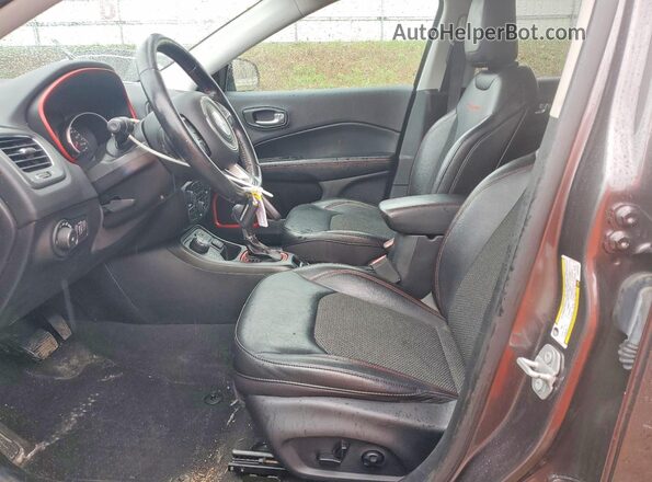 3C4NJDDB4LT239158 2020 JEEP COMPASS Gray Вид салону спереду