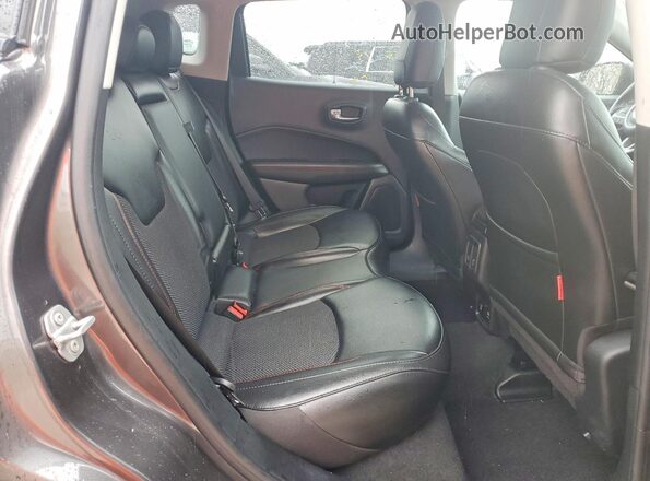 3C4NJDDB4LT239158 2020 JEEP COMPASS Gray Вид задньої частини салону