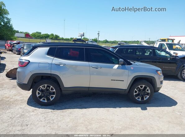 3C4NJDDB5JT348273 2018 JEEP COMPASS Silver Вид задньої частини салону