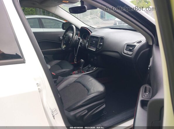 3C4NJDDB5KT721166 2019 JEEP COMPASS White წინა სალონის ხედი