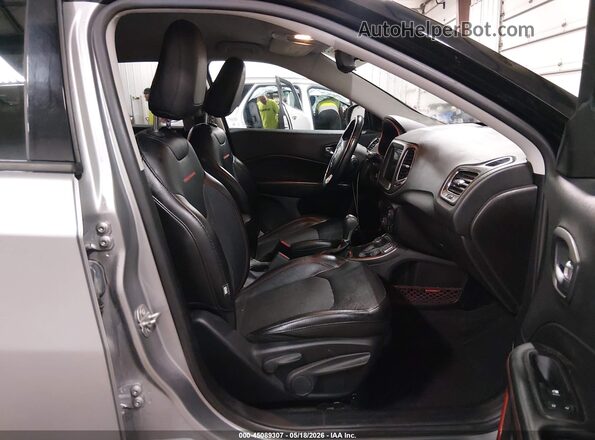 3C4NJDDB5LT171839 2020 JEEP COMPASS Gray Widok wnętrza z przodu