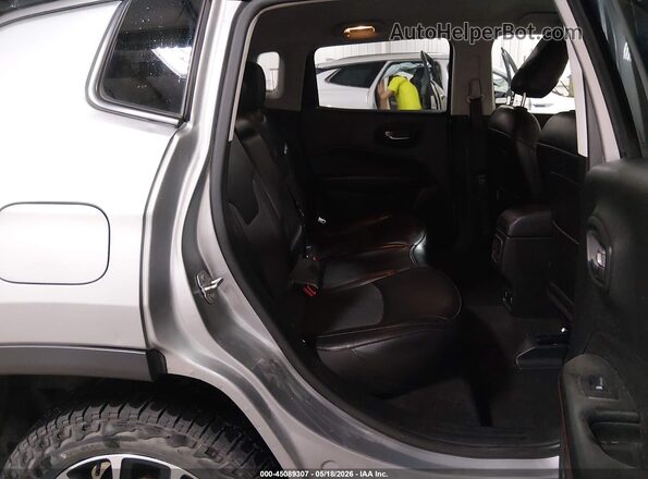 3C4NJDDB5LT171839 2020 JEEP COMPASS Gray Widok naklejki z numerem VIN